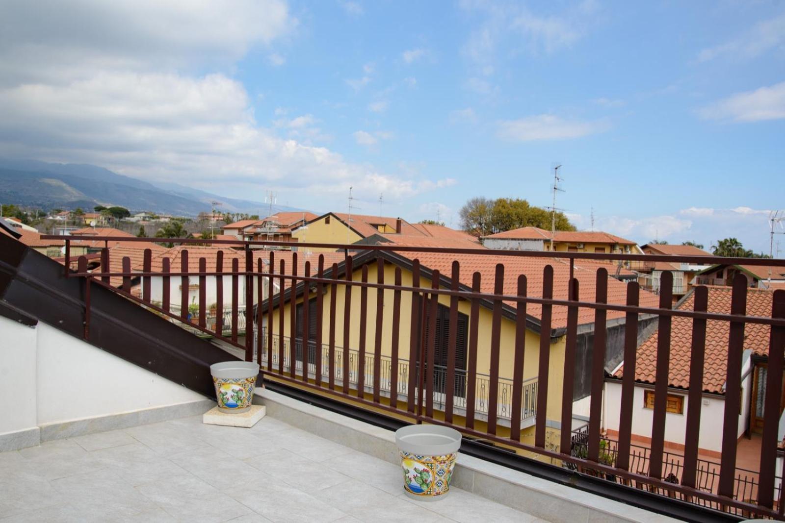 Il Sole Dell'Etna Apartment Aci SantʼAntonio Exterior foto